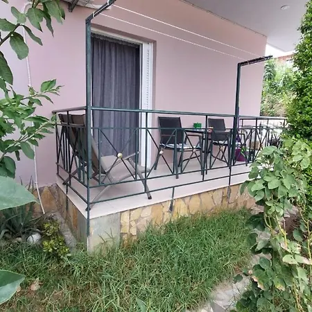 J & M * Kalamata